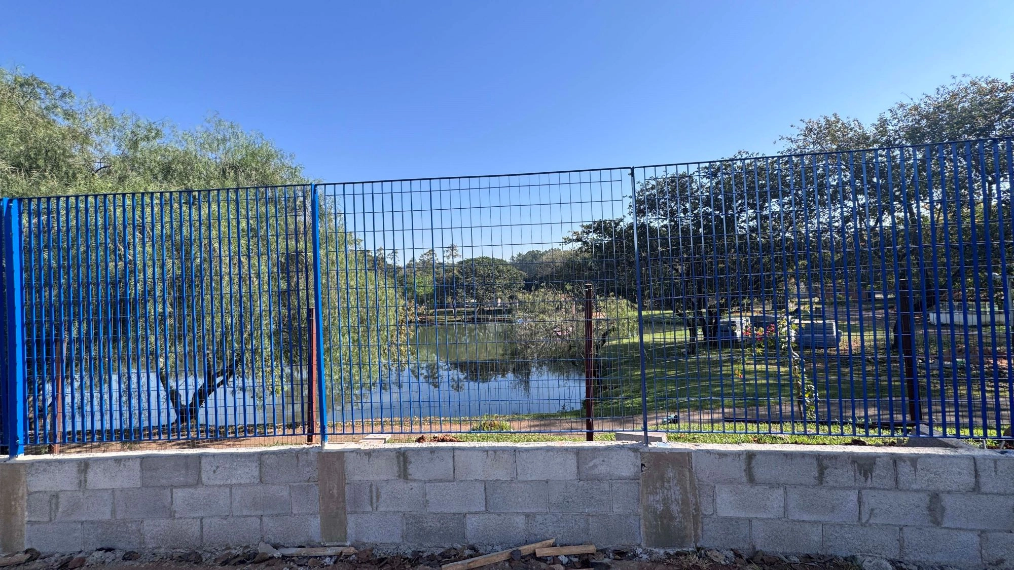 Mais segurança: Parque da Rua do Porto recebe gradil eletrofundido