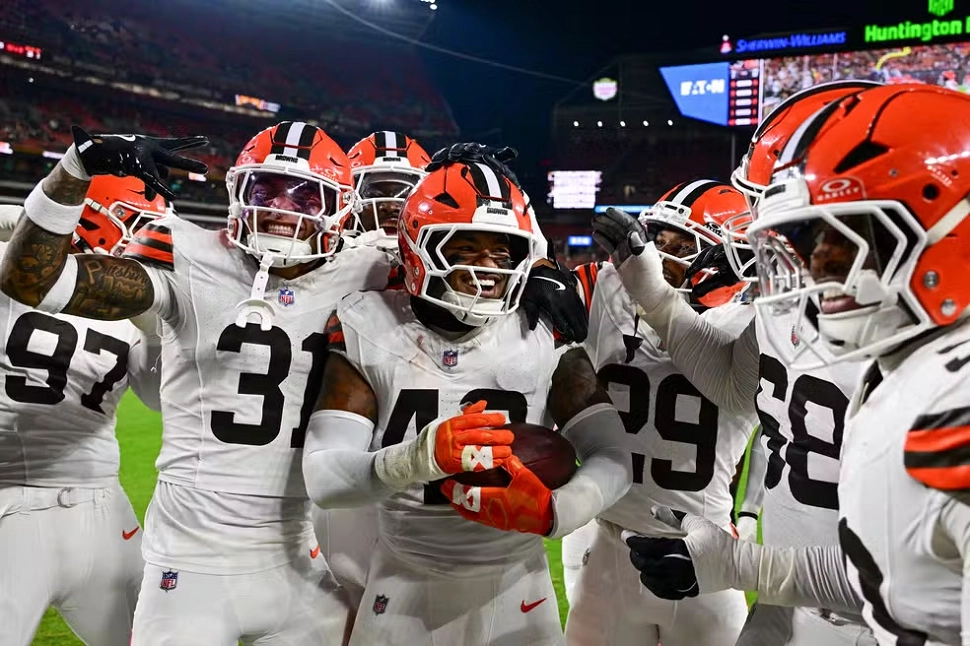 Browns atropelam Patriots e fecham pré-temporada da NFL