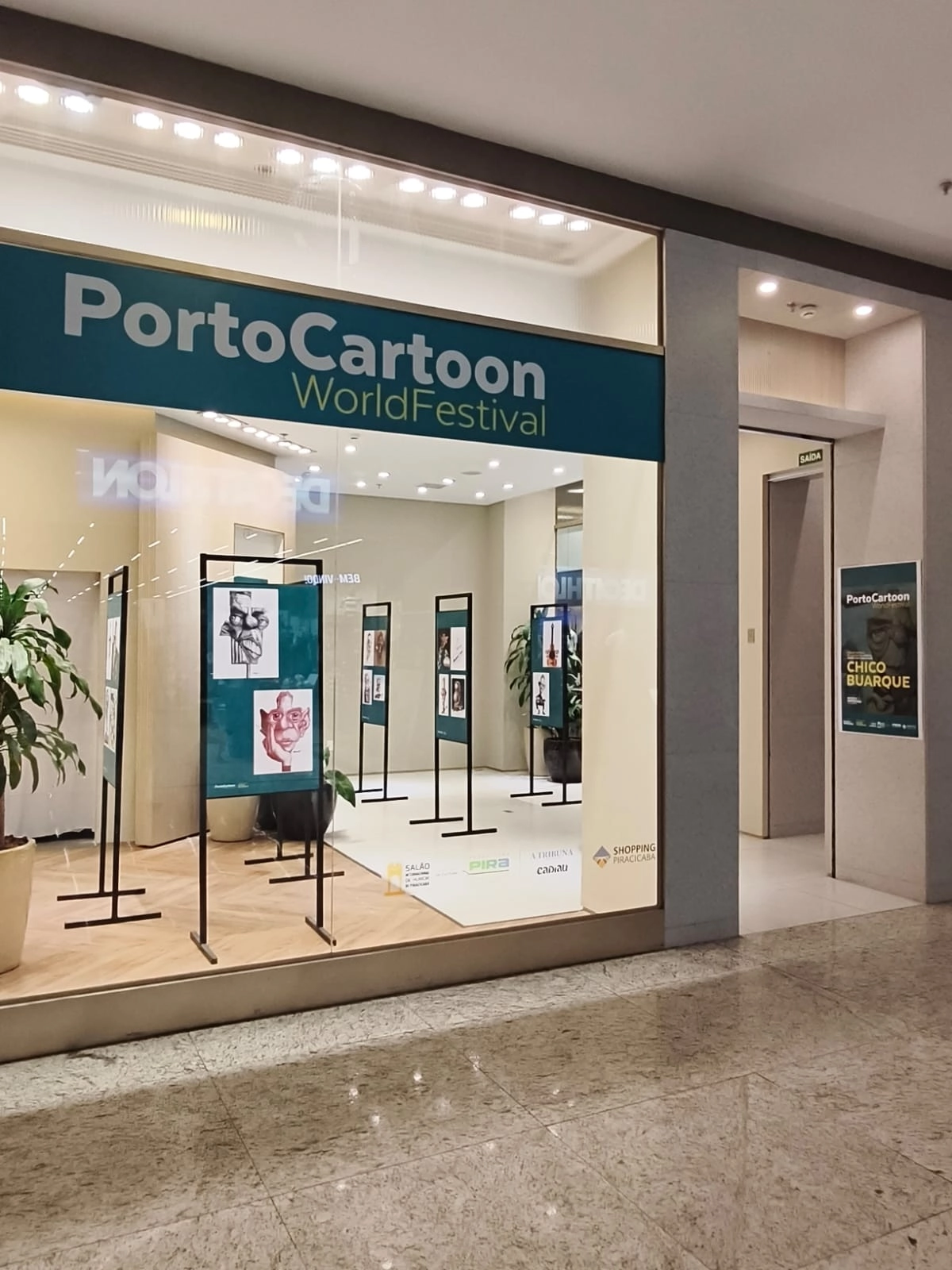 Mostra PortoCartoon faz homenagem a Chico Buarque no Shopping Piracicaba