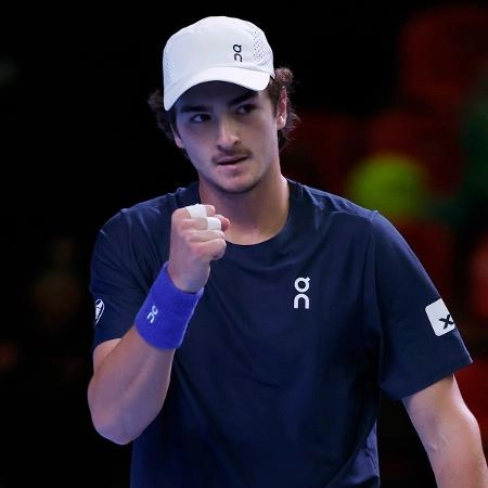 João Fonseca vence de virada e Brasil abre 1 a 0 contra a Suíça na Copa Davis