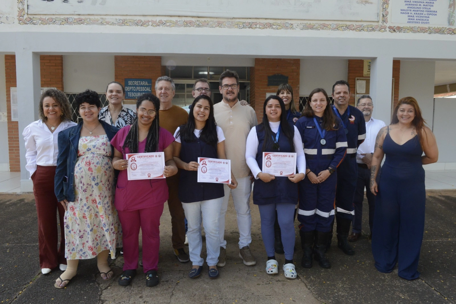 Lar dos Velhinhos homenageia cuidadora e agentes do Samu por ação de socorro