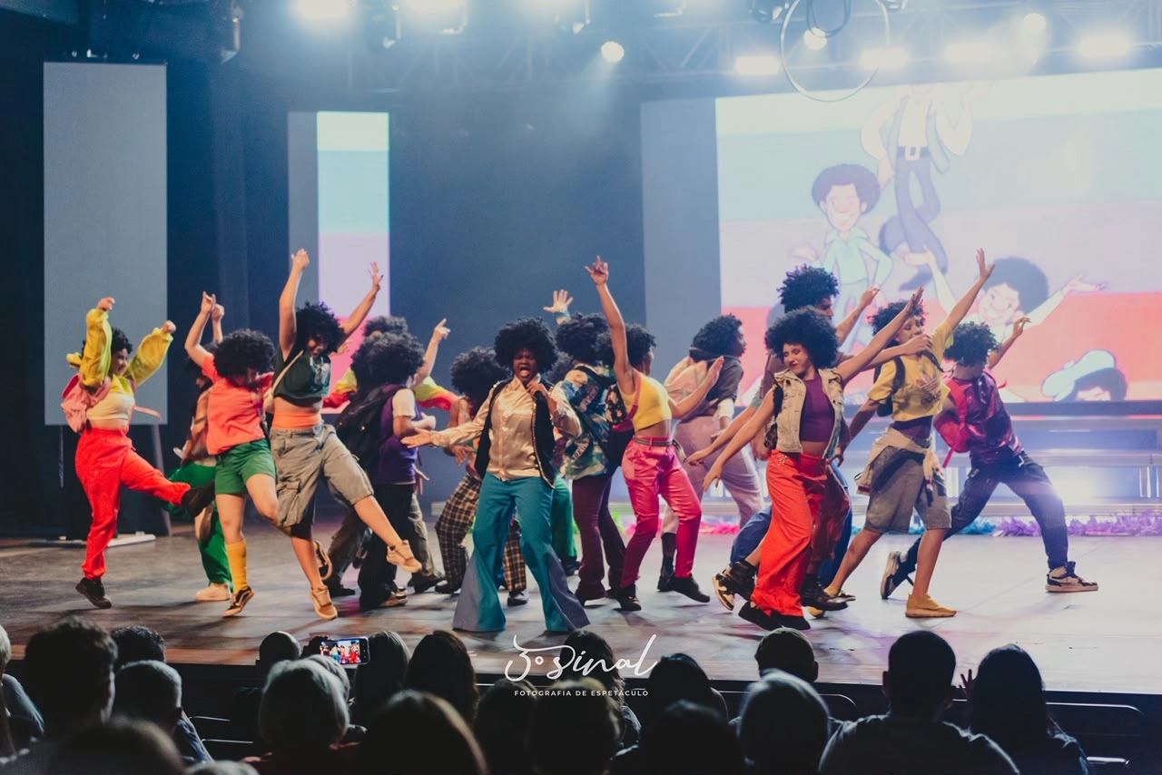 “O Rei do Pop” leva música, dança e circo ao Teatro São José