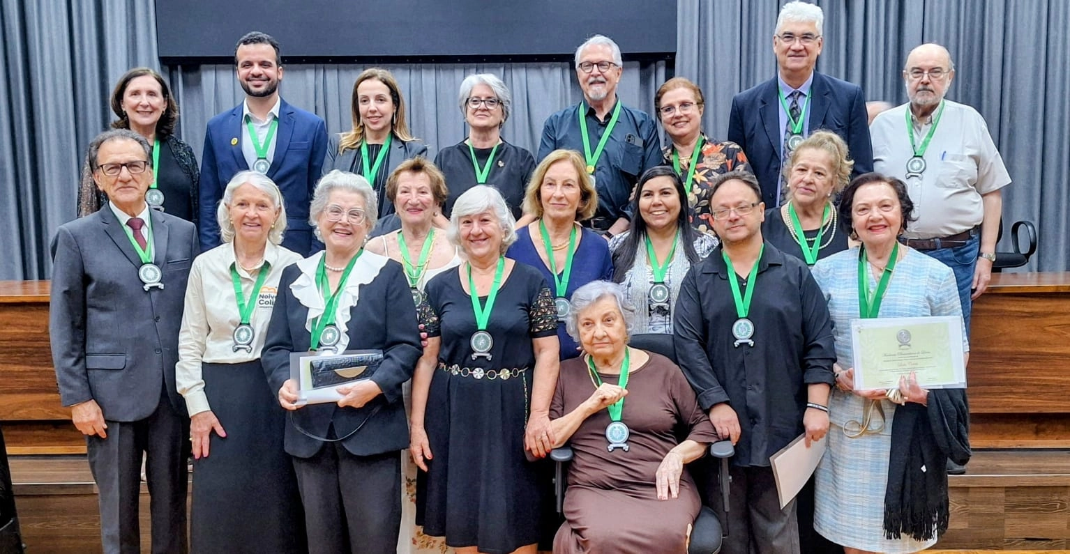 Academia Piracicabana de Letras homenageia escritores e empossa novos acadêmicos em Piracicaba