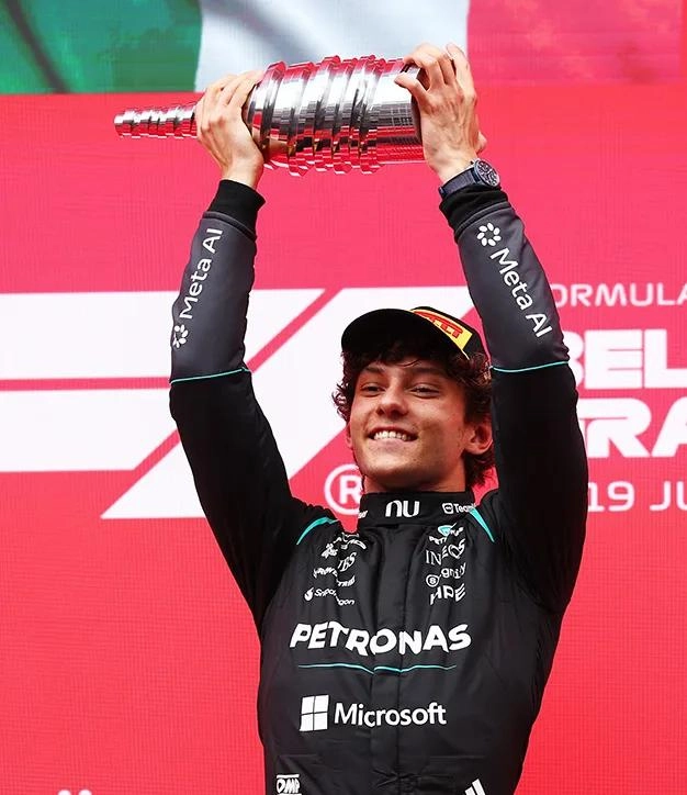 F1: Antonelli vence, mas título é adiado