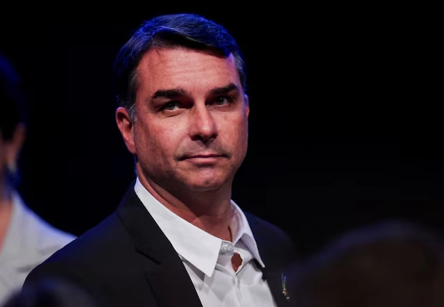Flávio Bolsonaro ficará sem mandato e perderá foro privilegiado a partir de 2027 após derrota na eleição presidencial