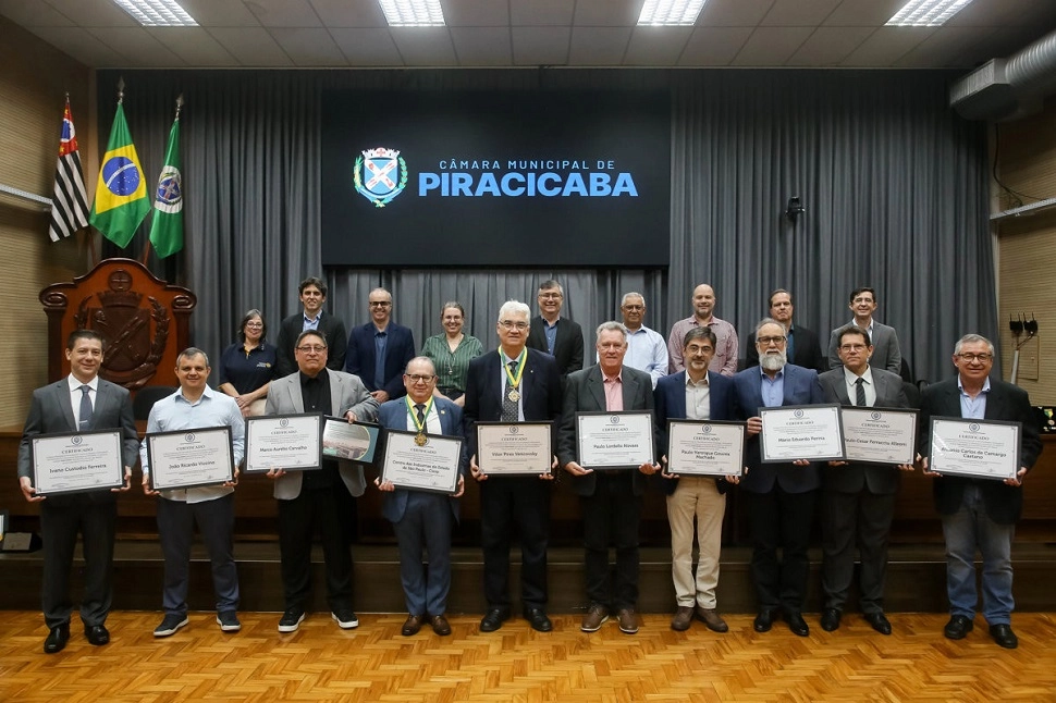 Câmara enaltece profissionais da tecnologia e reconhece mérito científico