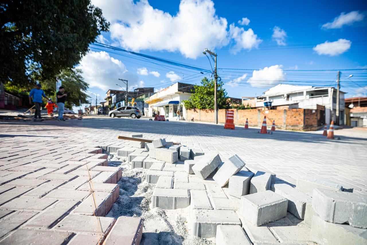Obras da Avenida Acajutiba avançam com novas etapas de infraestrutura, mobilidade e urbanização