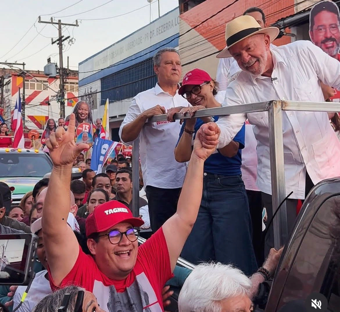 Tagner participa de ato político com o presidente Lula em Salvador