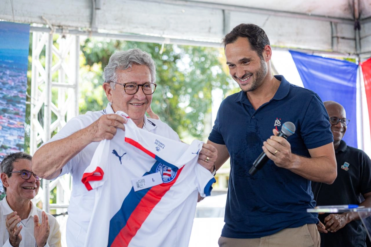 Prefeitura de Camaçari e Grupo City garantem reforma do estádio municipal com gramado padrão FIFA