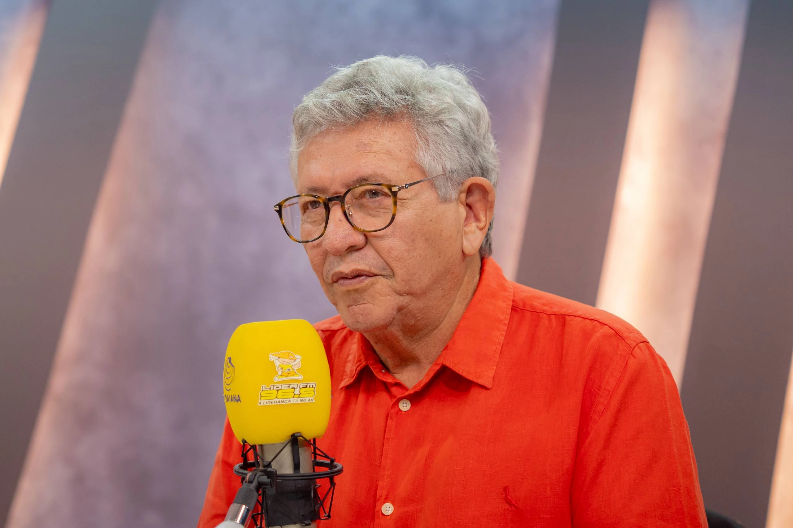 Caetano diz que máscara de ACM Neto caiu e conclama povo de Camaçari a defender Lula