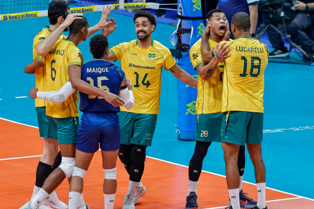 Brasil vence Argentina e está no mundial de vôlei masculino