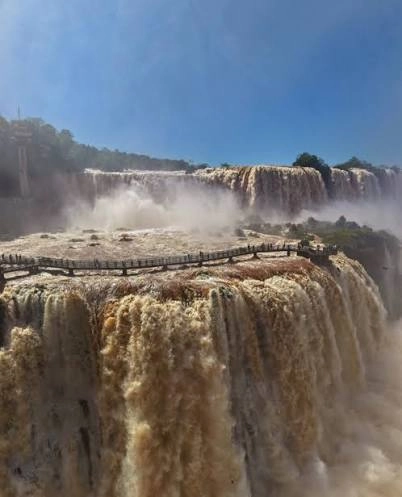 Passarela das Cataratas do Iguaçu é interditada após vazão aumentar