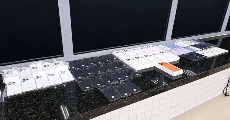 PRF apreende celulares sem nota fiscal avaliados em mais de R$ 260 mil na BR-423, em Garanhuns