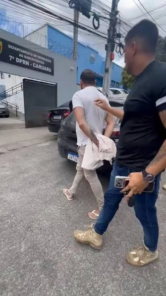 Dentista investigado pela PF é preso pelo Denarc em clínica de Caruaru