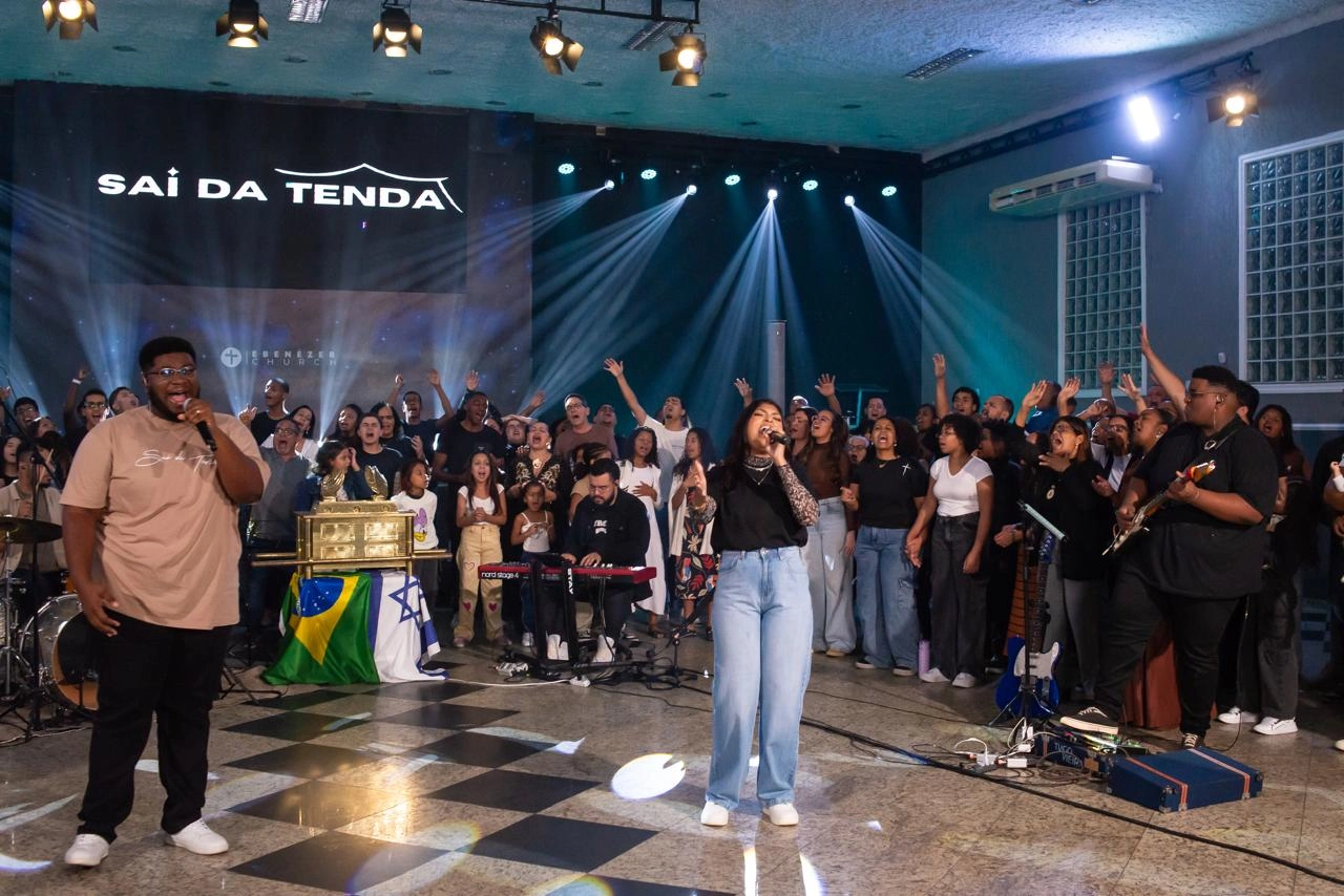 Sai da Tenda retoma sua história de adoração e prepara o lançamento de “Reina em Nós”