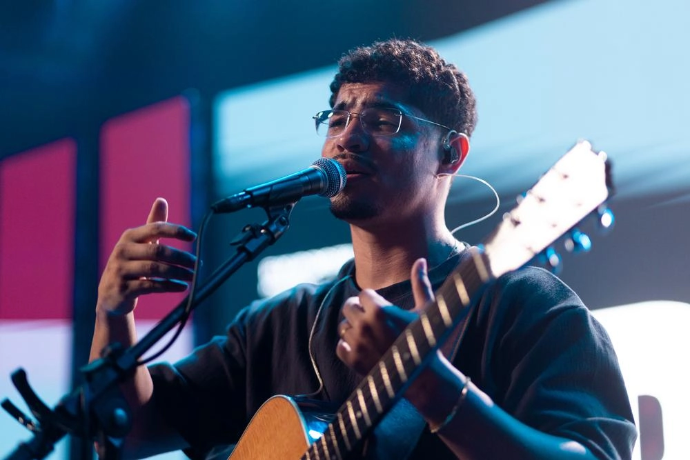 Igor Roque lança o álbum "Acoustic Live Session" e o clipe de “Não Quero Ser o Mesmo”, que traz a participação de José Wellington