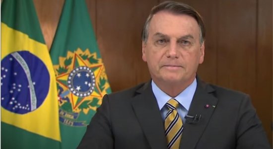 Bolsonaro é internado em Hospital de Brasília