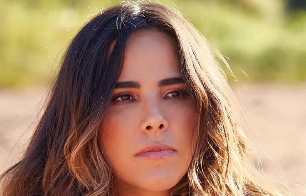 Após sumiço, Wanessa Camargo reaparece com uma carta misteriosa