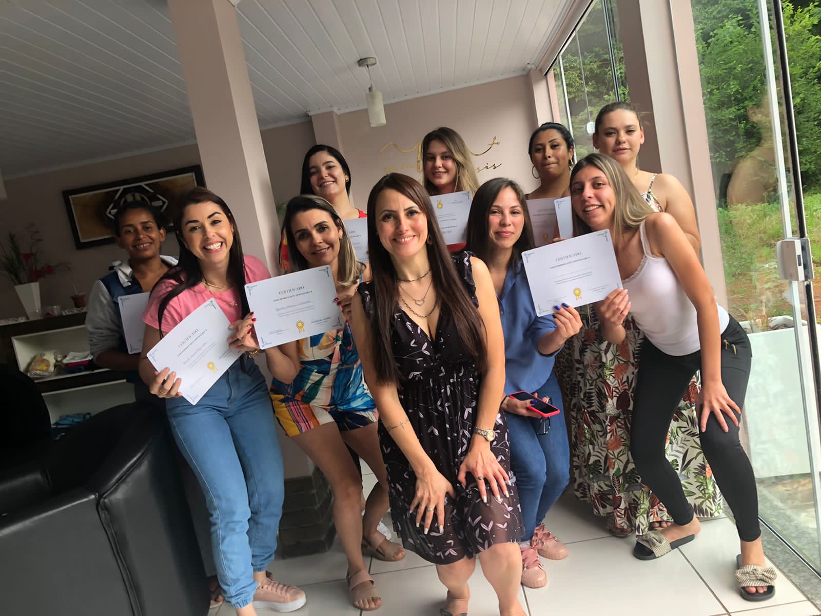 Vanessa Assis ministra curso de Colorimetria