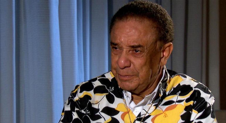 Agnaldo Timóteo, de 84 anos, é internado com covid em UTI
