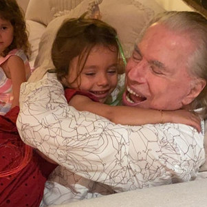 Trancado em casa, Silvio Santos espera pandemia dar trégua 
