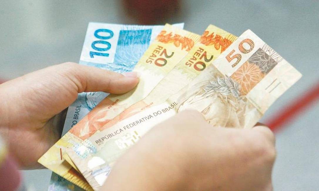 Governo propõe salário mínimo de R$ 1.088 em 2021