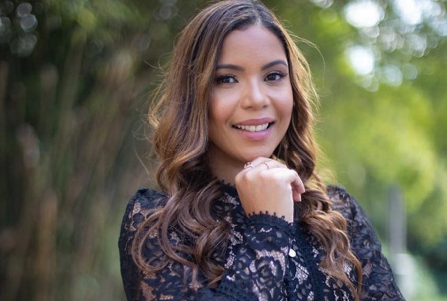 Cantora gospel Amanda Wanessa sofre acidente grave em PE e está internada