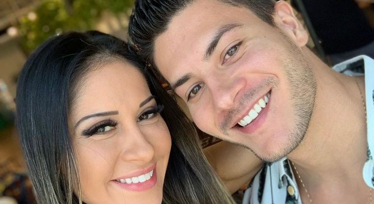Reconciliação? Arthur Aguiar cuida de Mayra Cardi, que está com covid