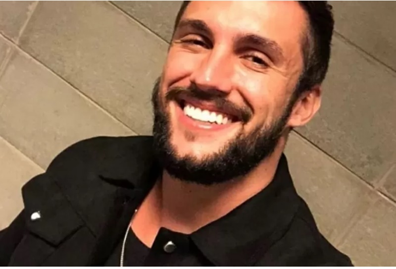 Após ser vacinado contra covid-19, ex-BBB Arthur se irrita com críticas