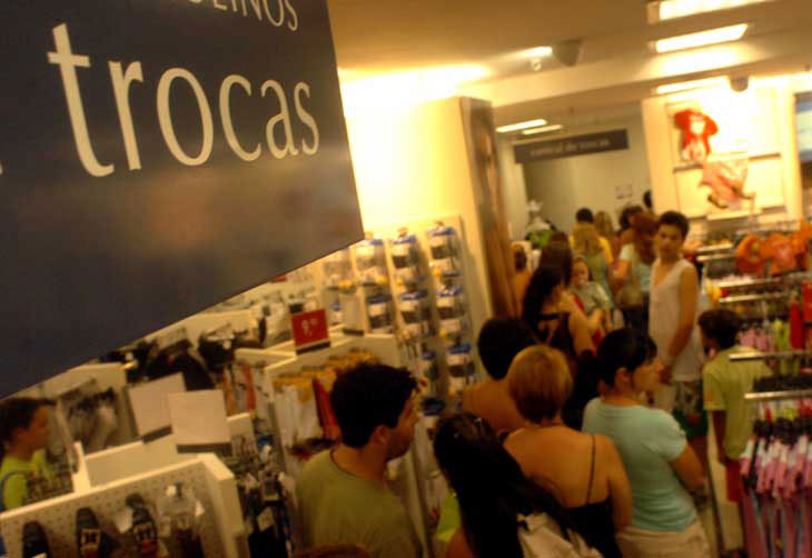 Confira os direitos do consumidor na hora de trocar presentes