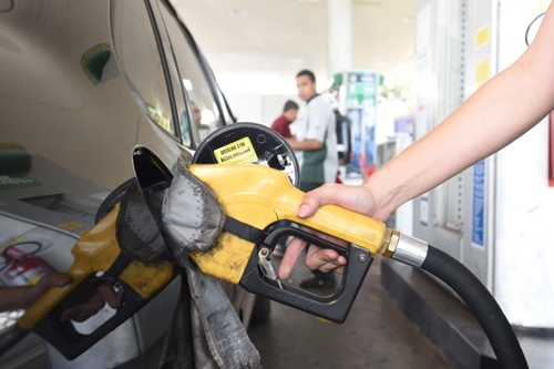 Petrobras anuncia reajuste de 5% na gasolina e de 4,4% no diesel a partir desta quarta-feira (27)
