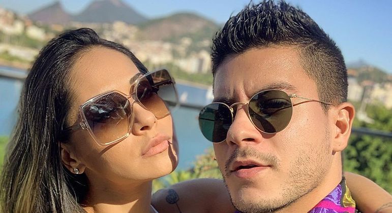 Mayra Cardi anuncia término com Arthur Aguiar oito dias após volta 