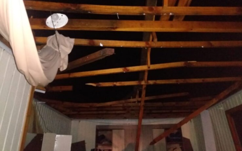 Temporal causa destruição em Campos Novos