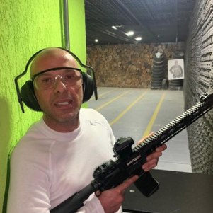 Rafael Ilha posta foto com fuzil em aula de tiro esportivo