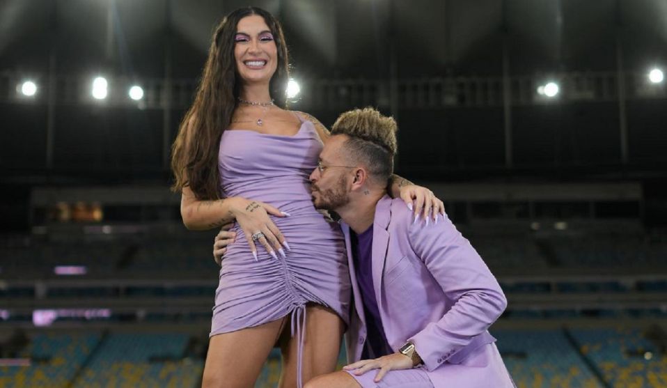 Boca Rosa e Fred descobrem sexo de bebê em chá revelação no Maracanã