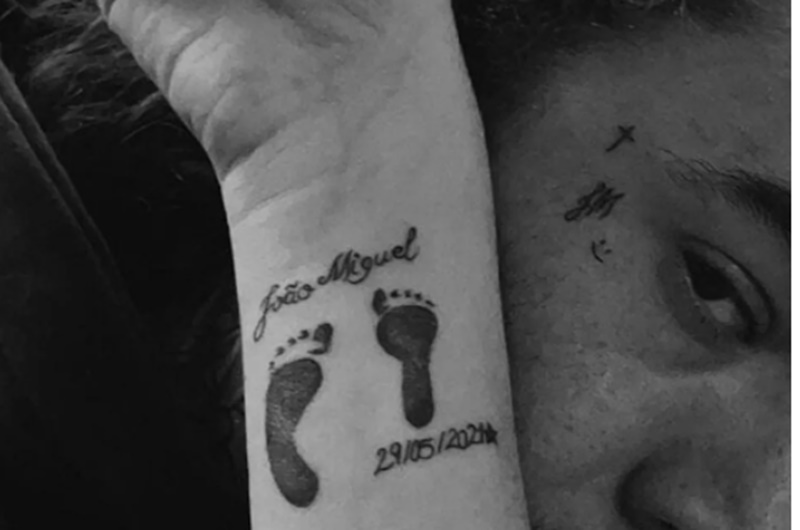 Whindersson e Maria Lina homenageiam João Miguel com tatuagens: "Só nos trouxe felicidades"