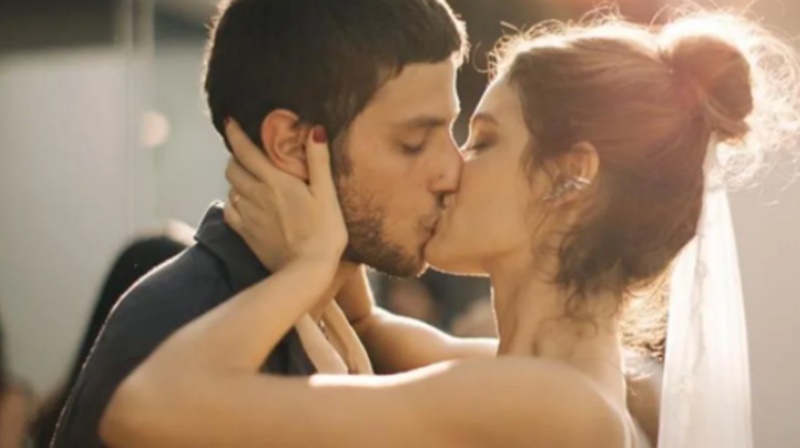 Chay Suede e Laura Neivam esperam segundo filho