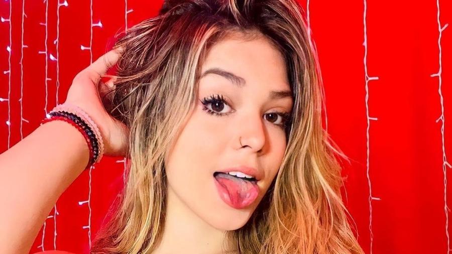 Melody faz cover de 'Modo Turbo' e fãs pedem a Anitta que ajude a cantora