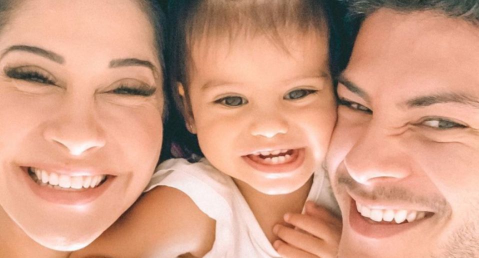 Mayra Cardi se declara no aniversário de Arthur Aguiar: "Sigo te amando"
