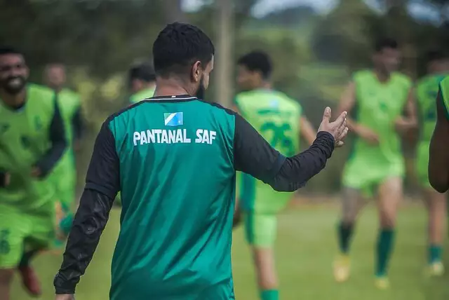 Pantanal apresenta elenco para disputa da Copa MS nesta sexta