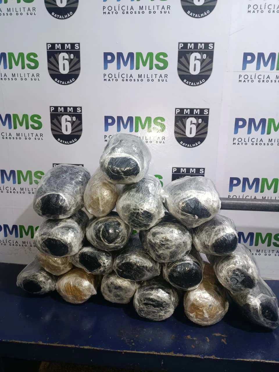 PMMS APREENDE 21 KG DE SKUNK E PRENDE DUAS MULHERES NA RODOVIÁRIA DE CORUMBÁ MS