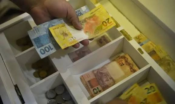 Brasileiros ainda têm mais de R$ 5,1 bilhões esquecidos em bancos