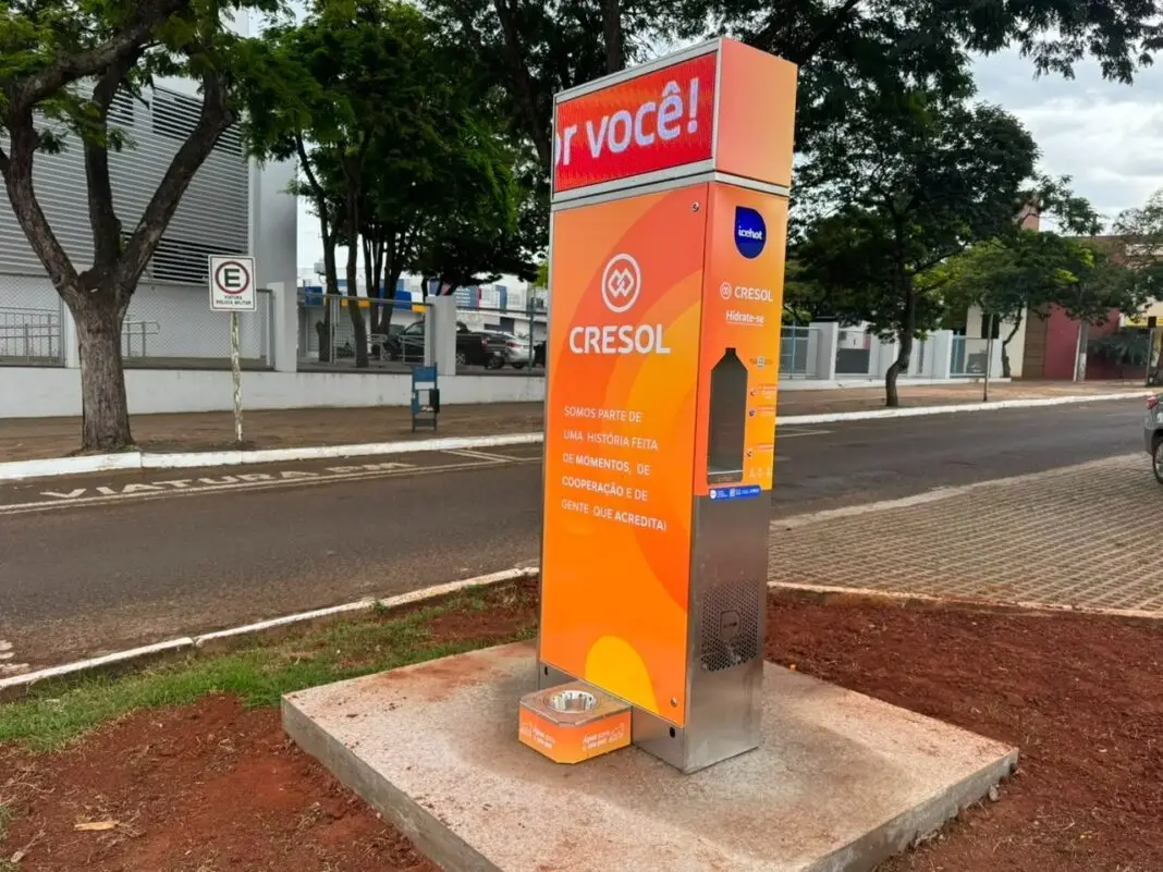 Bebedouro para pessoas e pets é instalado na Avenida Dourados em Naviraí