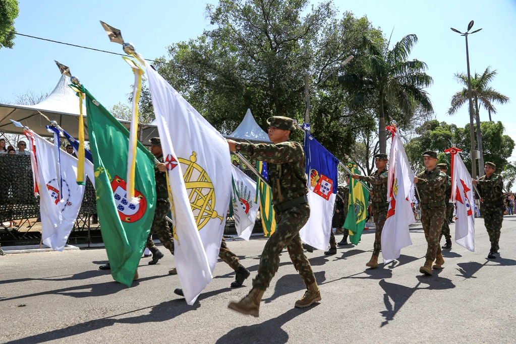 Hasteamento da bandeira e desfile marcam o 7 de Setembro em Corumbá MS
