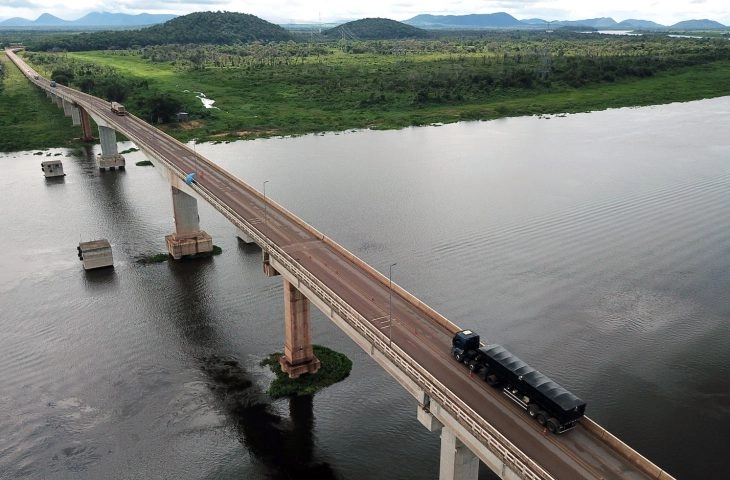 Tráfego é liberado na Ponte Poeta Manoel de Barros durante o feriado em Corumbá MS