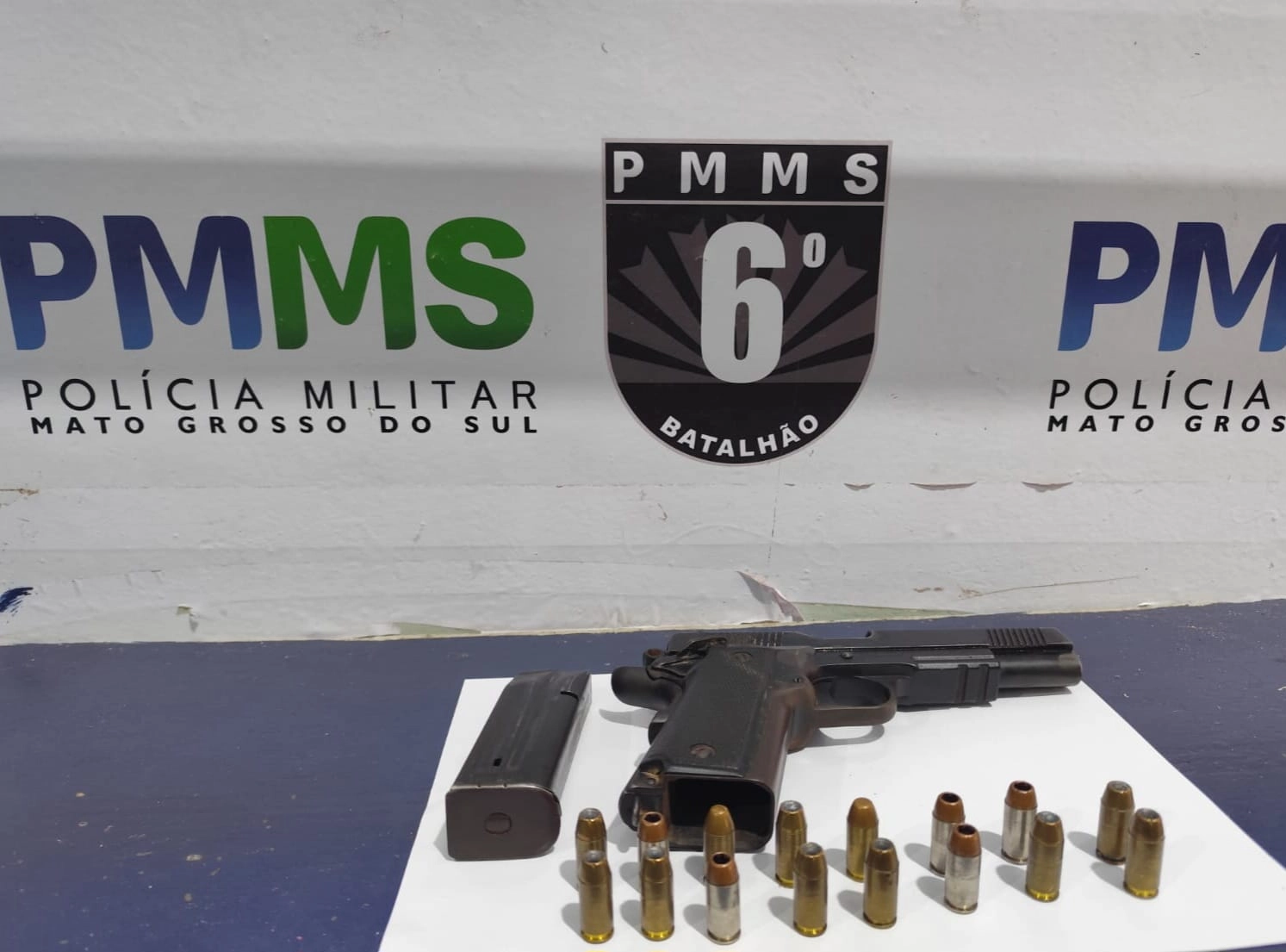 PMMS INTERVÉM EM AMEAÇA COM ARMA DE FOGO, APREENDE PISTOLA CALIBRE .40 E CONDUZ HOMEM À DELEGACIA EM CORUMBÁ MS