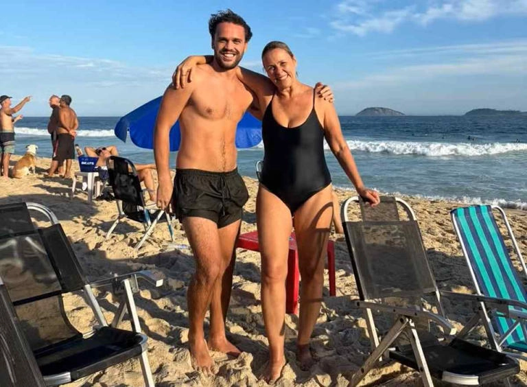 Filho de Bial surpreende em foto ao lado da mãe