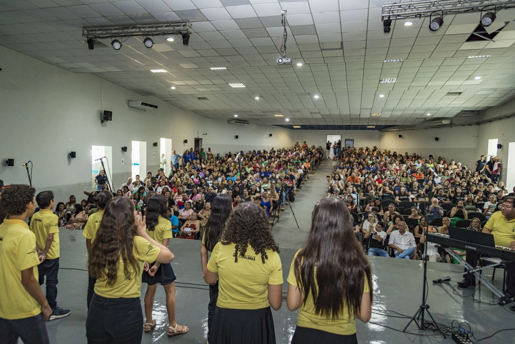 Educadores têm até 6 de novembro para enviar projetos ao Prêmio Professor por Excelência