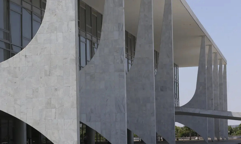Brasil abre processo para avaliar resposta às tarifas impostas pelos Estados Unidos