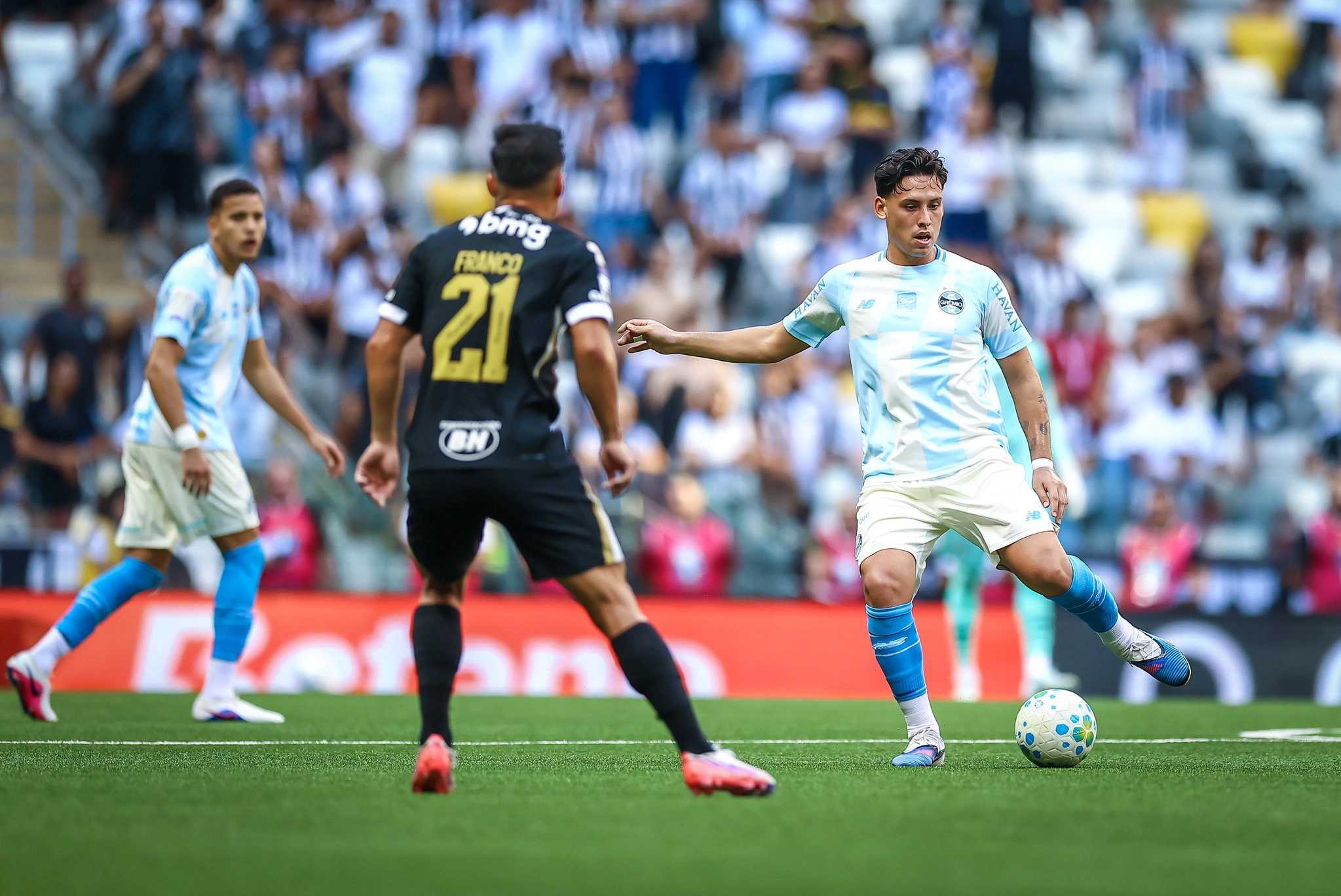 Grêmio perde para o Atlético-MG e volta a flertar com o Z-4